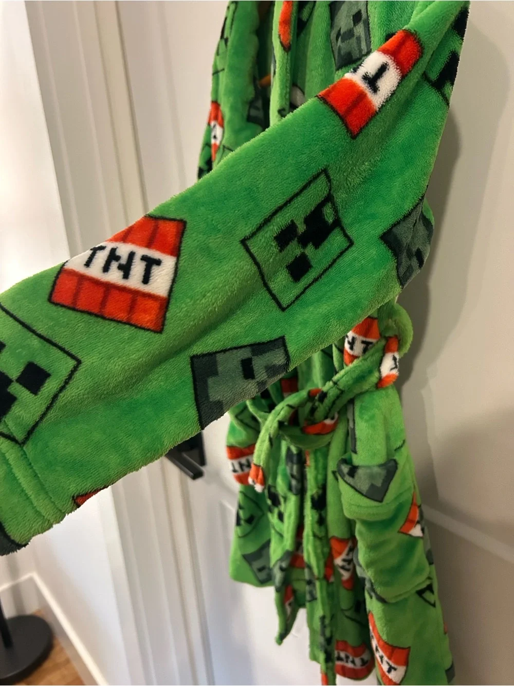 Kids Green Plush Robe with Creeper and TNT Print 🧨